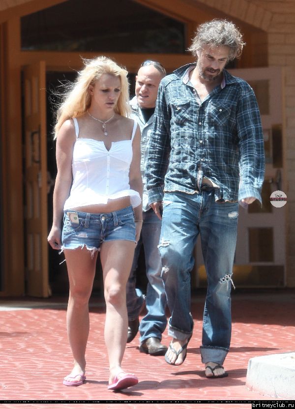 Бритни и Джейсон в Санта Барбаре04.jpg(Бритни Спирс, Britney Spears)