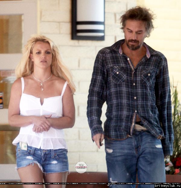 Бритни и Джейсон в Санта Барбаре05.jpg(Бритни Спирс, Britney Spears)