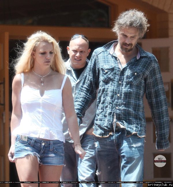 Бритни и Джейсон в Санта Барбаре09.jpg(Бритни Спирс, Britney Spears)