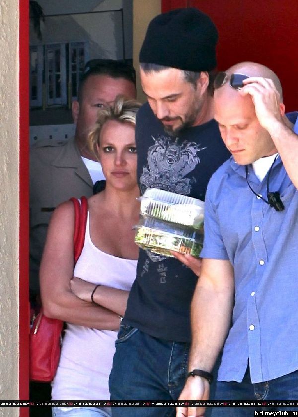 Бритни посещает магазин Williams Sonoma44.jpg(Бритни Спирс, Britney Spears)