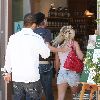 Бритни посещает магазин Williams Sonoma