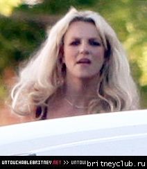 Бритни с семьей в школе Reseda High School3.jpg(Бритни Спирс, Britney Spears)