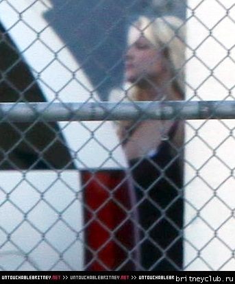 Бритни с семьей в школе Reseda High School4.jpg(Бритни Спирс, Britney Spears)