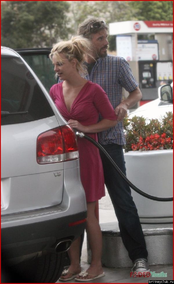 Бритни и Джейсон в Брентвуде05.jpg(Бритни Спирс, Britney Spears)
