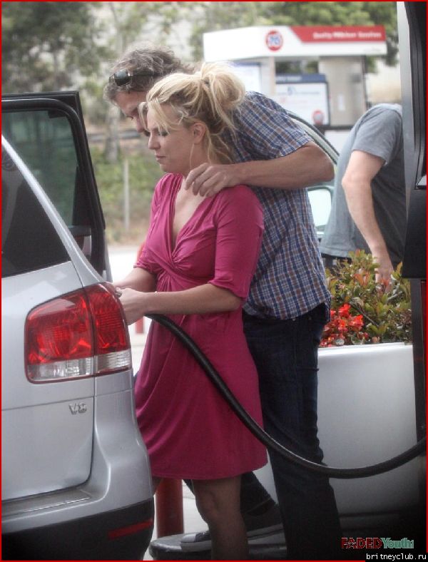 Бритни и Джейсон в Брентвуде10.jpg(Бритни Спирс, Britney Spears)