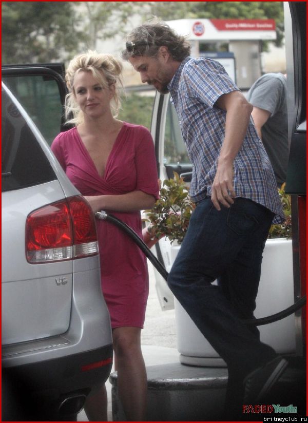 Бритни и Джейсон в Брентвуде13.jpg(Бритни Спирс, Britney Spears)
