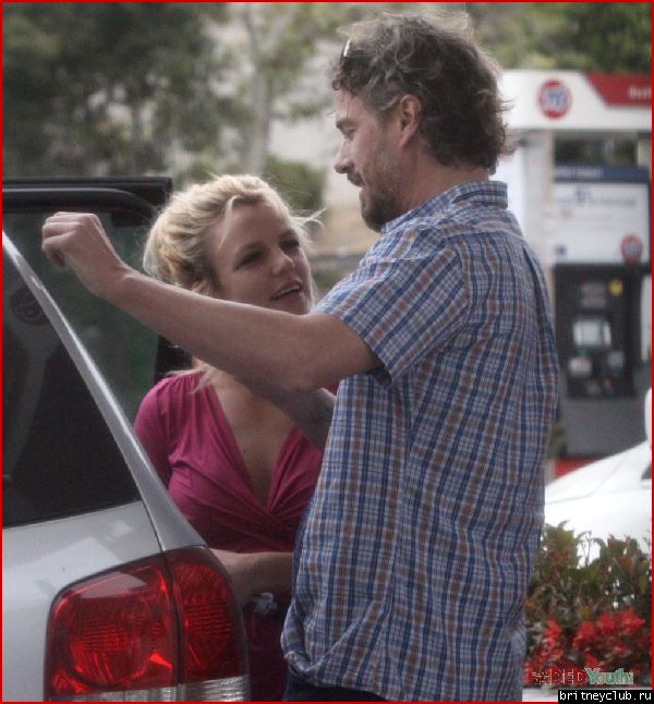 Бритни и Джейсон в Брентвуде20.jpg(Бритни Спирс, Britney Spears)