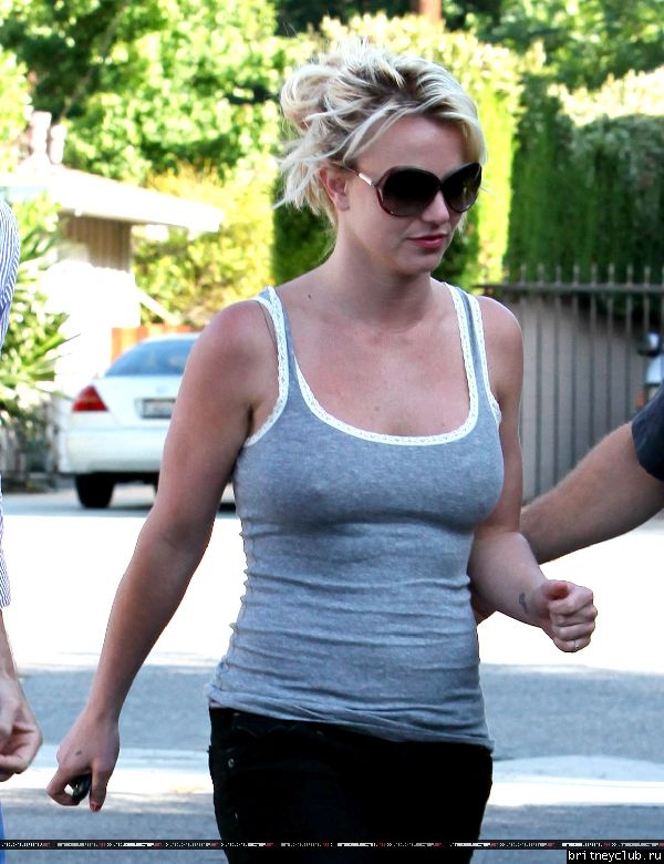 Бритни в Калабасасе19.jpg(Бритни Спирс, Britney Spears)