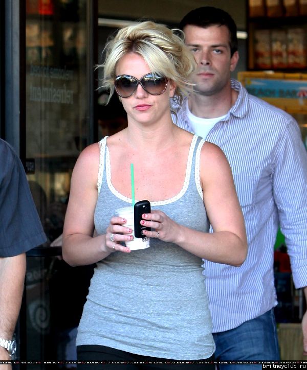 Бритни в Калабасасе27.jpg(Бритни Спирс, Britney Spears)