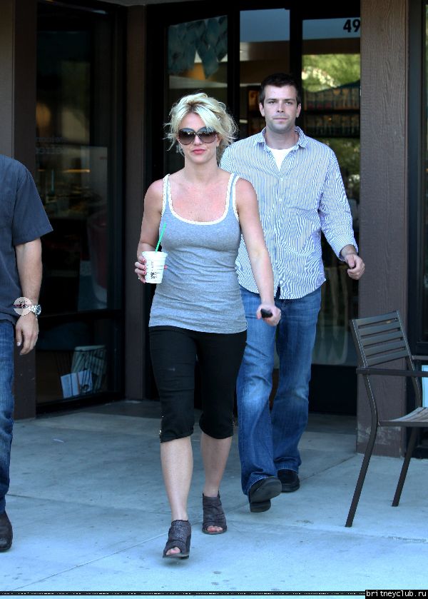 Бритни в Калабасасе34.jpg(Бритни Спирс, Britney Spears)
