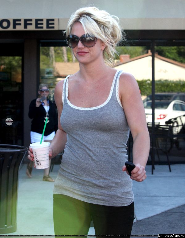 Бритни в Калабасасе35.jpg(Бритни Спирс, Britney Spears)