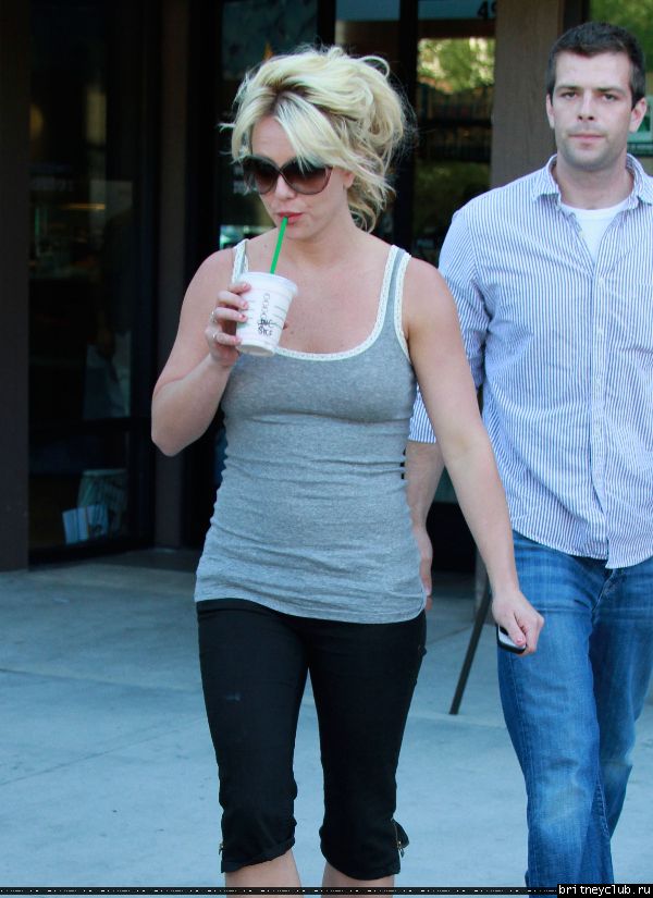 Бритни в Калабасасе42.jpg(Бритни Спирс, Britney Spears)