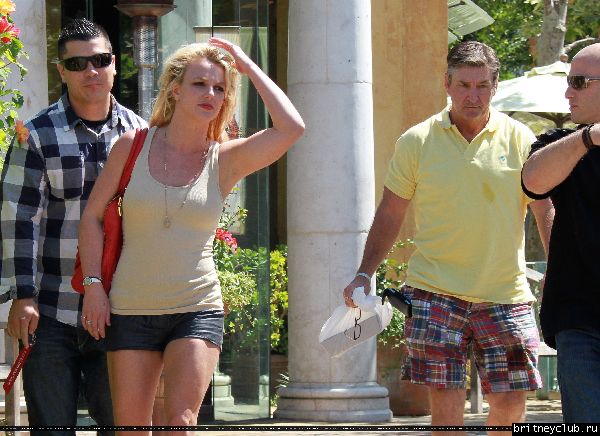 Бритни с отцом в Калабасасе20.jpg(Бритни Спирс, Britney Spears)
