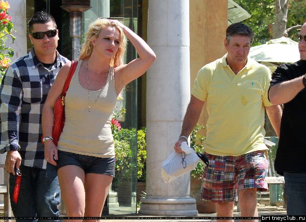 Бритни с отцом в Калабасасе21.jpg(Бритни Спирс, Britney Spears)