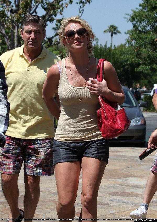 Бритни с отцом в Калабасасе48.jpg(Бритни Спирс, Britney Spears)