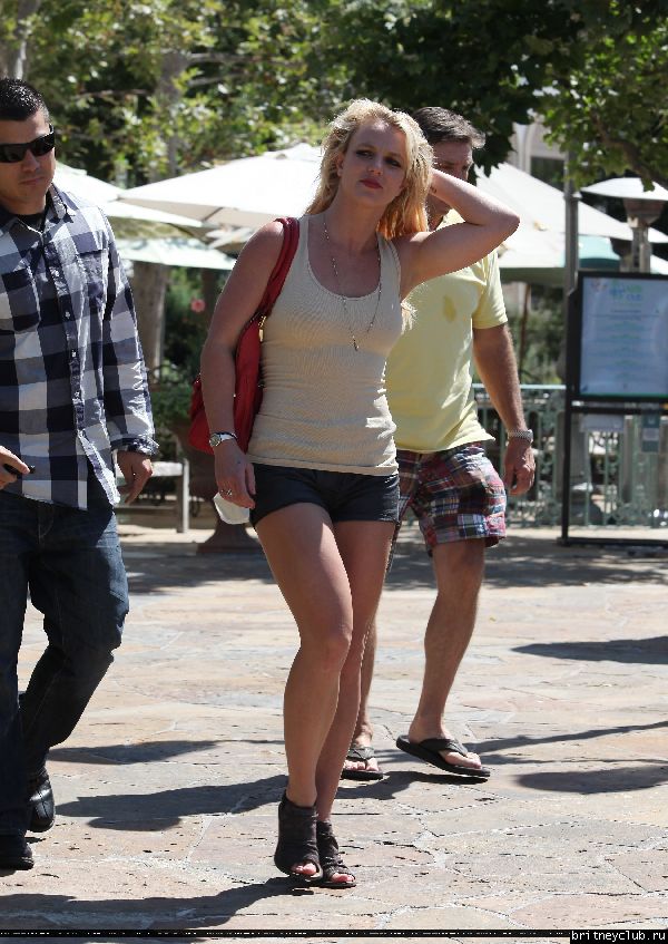 Бритни с отцом в Калабасасе51.jpg(Бритни Спирс, Britney Spears)