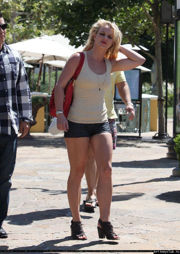 Бритни с отцом в Калабасасе58.jpg(Бритни Спирс, Britney Spears)