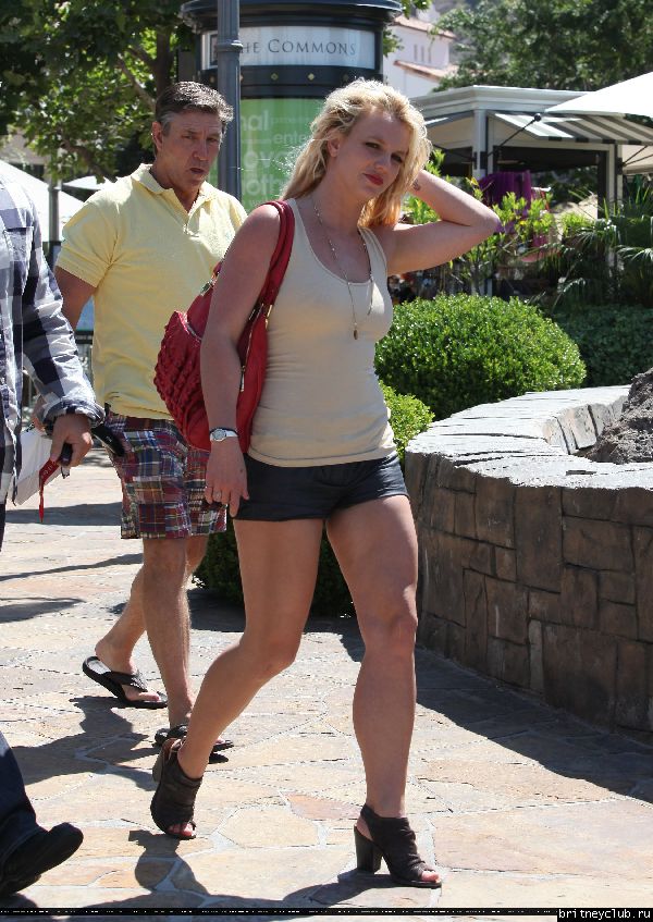 Бритни с отцом в Калабасасе60.jpg(Бритни Спирс, Britney Spears)