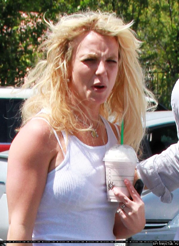 Бритни посещает Starbucks050.jpg(Бритни Спирс, Britney Spears)