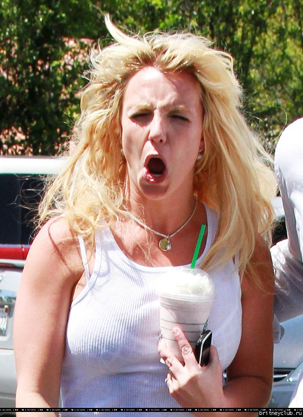 Бритни посещает Starbucks051.jpg(Бритни Спирс, Britney Spears)