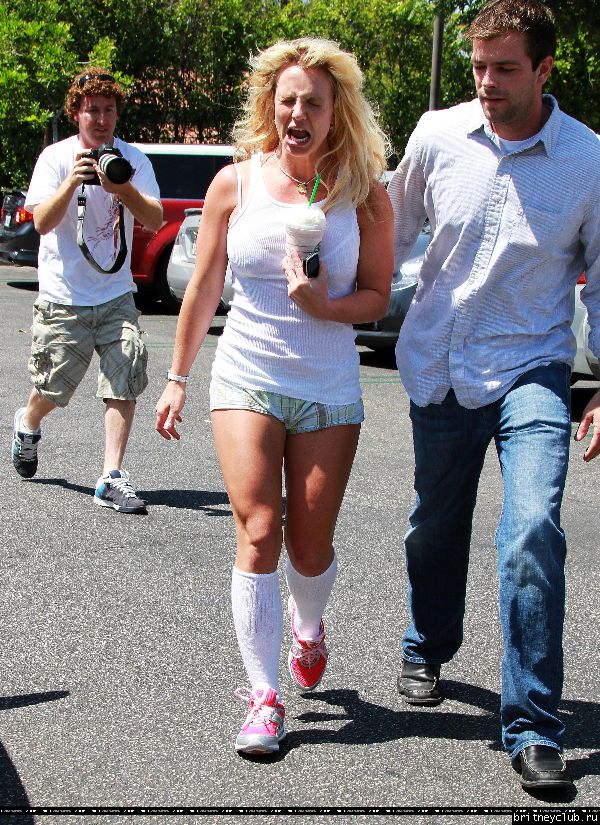 Бритни посещает Starbucks055.jpg(Бритни Спирс, Britney Spears)