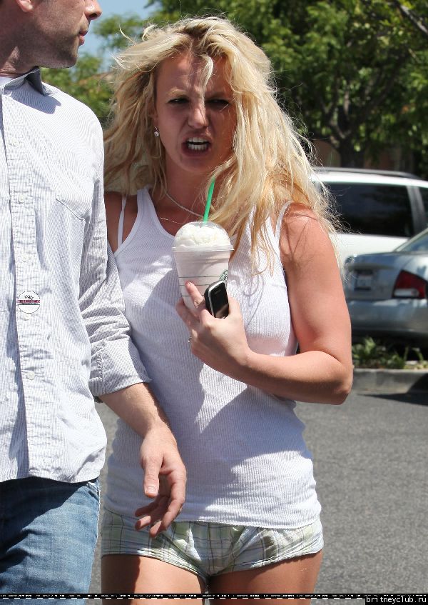 Бритни посещает Starbucks082.jpg(Бритни Спирс, Britney Spears)