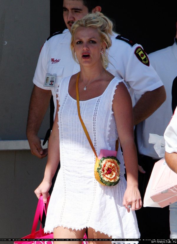 Бритни на шоппинге в Калабасасе25.jpg(Бритни Спирс, Britney Spears)