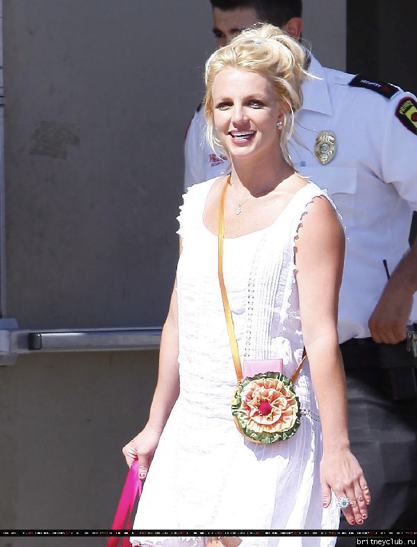 Бритни на шоппинге в Калабасасе32.jpg(Бритни Спирс, Britney Spears)