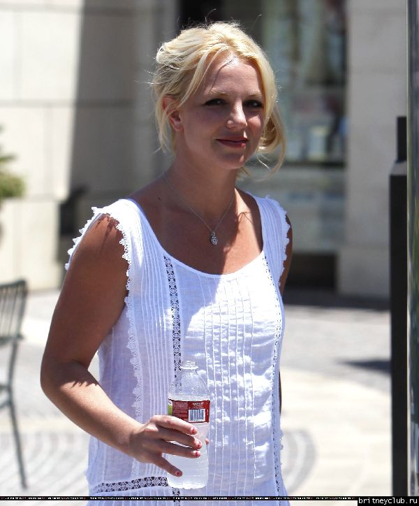 Бритни на шоппинге в Калабасасе46.jpg(Бритни Спирс, Britney Spears)
