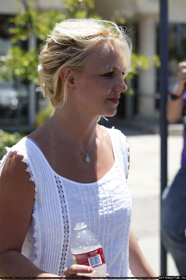 Бритни на шоппинге в Калабасасе49.jpg(Бритни Спирс, Britney Spears)