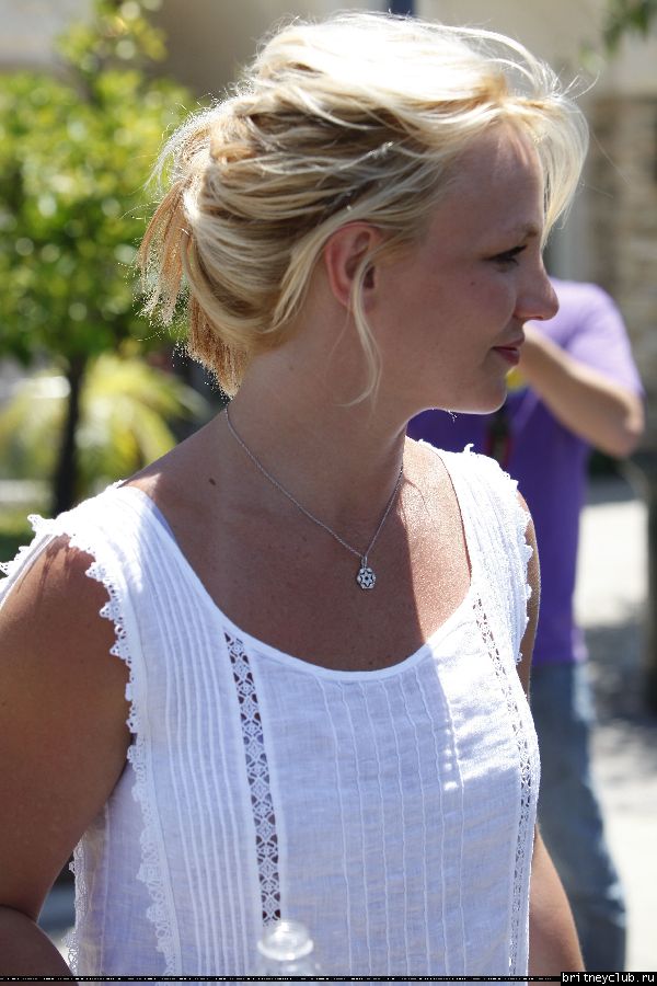 Бритни на шоппинге в Калабасасе51.jpg(Бритни Спирс, Britney Spears)
