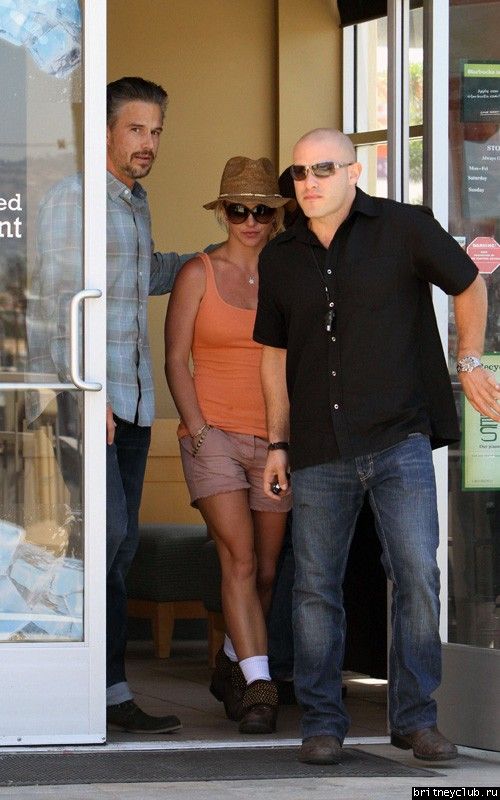 Бритни и Джейсон в Starbucks01.jpg(Бритни Спирс, Britney Spears)