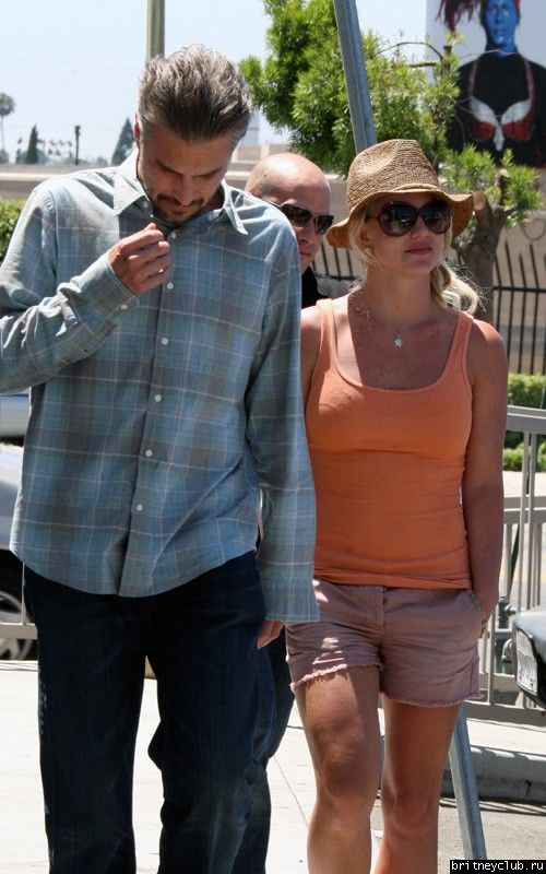 Бритни и Джейсон в Starbucks05.jpg(Бритни Спирс, Britney Spears)