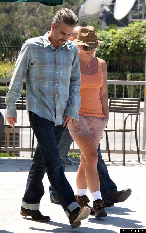 Бритни и Джейсон в Starbucks07.jpg(Бритни Спирс, Britney Spears)