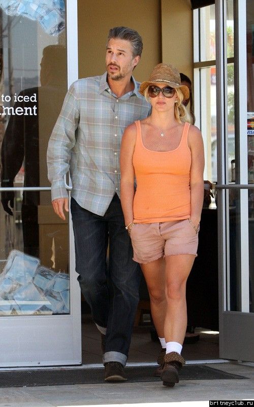 Бритни и Джейсон в Starbucks15.jpg(Бритни Спирс, Britney Spears)