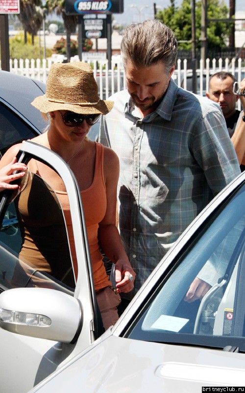 Бритни и Джейсон в Starbucks17.jpg(Бритни Спирс, Britney Spears)