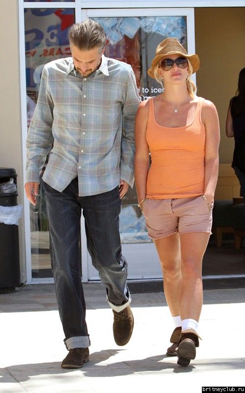 Бритни и Джейсон в Starbucks18.jpg(Бритни Спирс, Britney Spears)