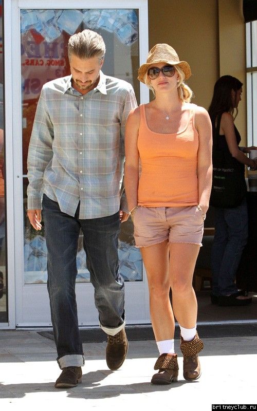 Бритни и Джейсон в Starbucks19.jpg(Бритни Спирс, Britney Spears)