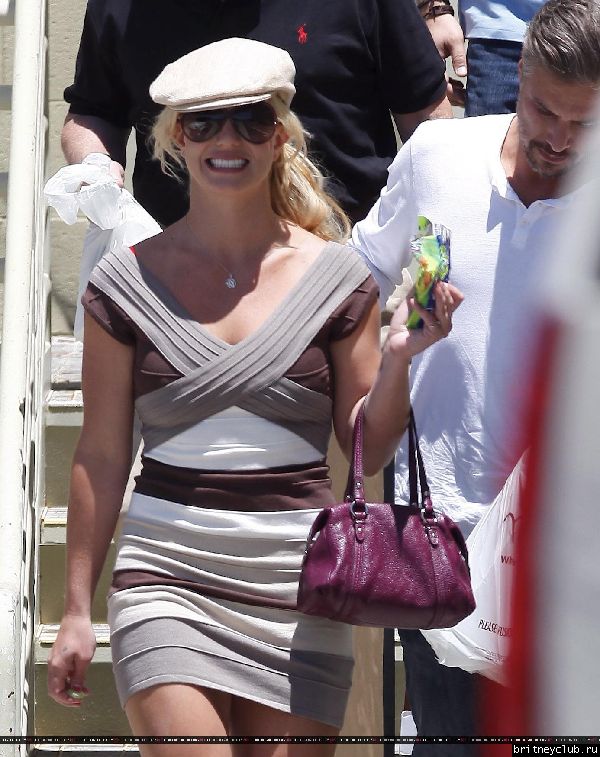 Бритни делает покупки в Санта Барбаре04.jpg(Бритни Спирс, Britney Spears)
