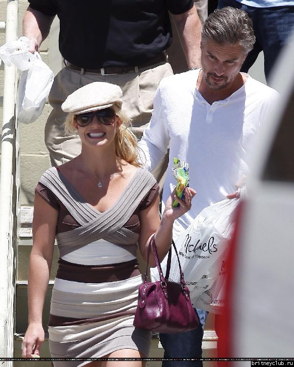 Бритни делает покупки в Санта Барбаре33.jpg(Бритни Спирс, Britney Spears)