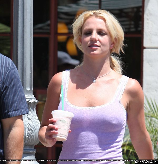 Бритни в Калабасасе15.jpg(Бритни Спирс, Britney Spears)