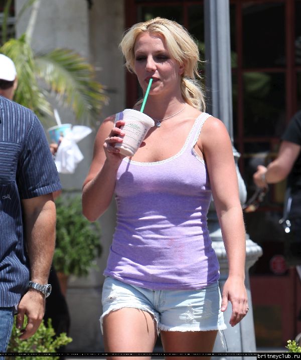 Бритни в Калабасасе22.jpg(Бритни Спирс, Britney Spears)