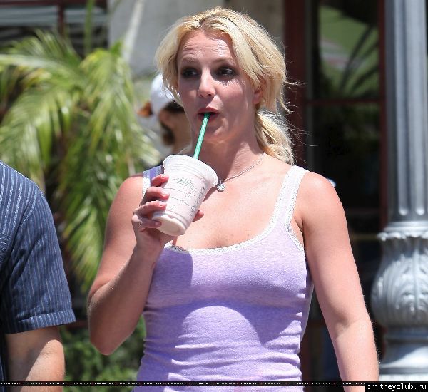 Бритни в Калабасасе25.jpg(Бритни Спирс, Britney Spears)