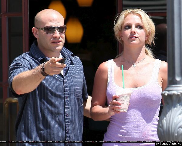 Бритни в Калабасасе29.jpg(Бритни Спирс, Britney Spears)