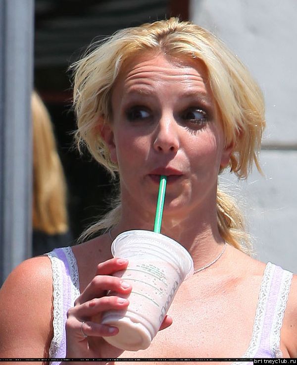 Бритни в Калабасасе48.jpg(Бритни Спирс, Britney Spears)