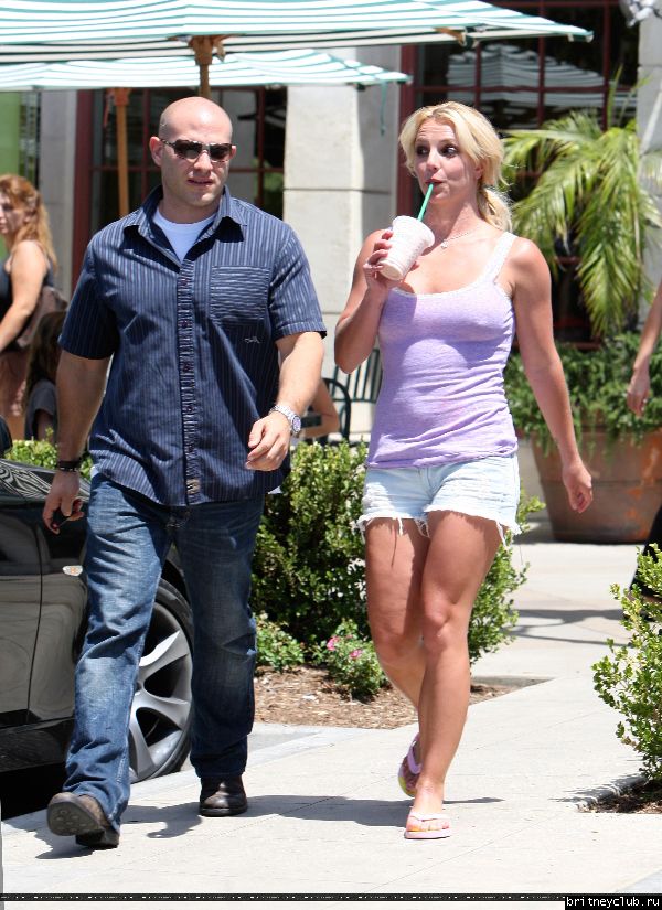 Бритни в Калабасасе65.jpg(Бритни Спирс, Britney Spears)