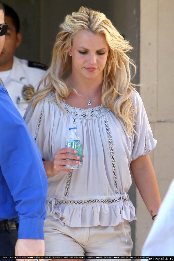 Бритни на шоппинге в Topanga Mall05.jpg(Бритни Спирс, Britney Spears)