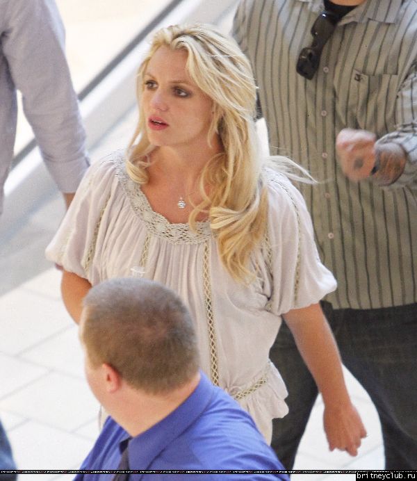 Бритни на шоппинге в Topanga Mall16.jpg(Бритни Спирс, Britney Spears)