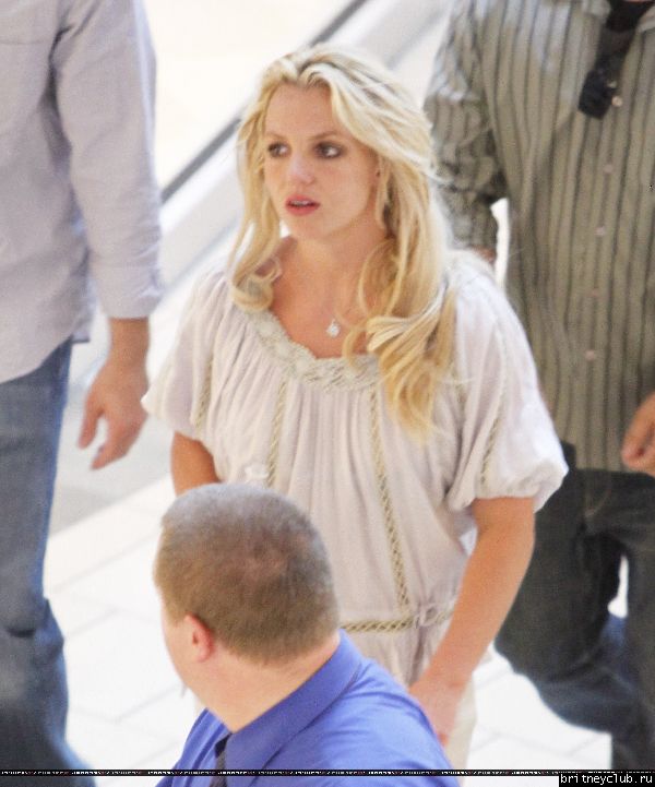 Бритни на шоппинге в Topanga Mall17.jpg(Бритни Спирс, Britney Spears)