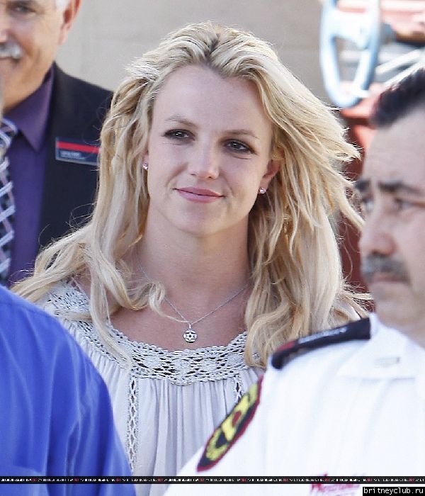 Бритни на шоппинге в Topanga Mall23.jpg(Бритни Спирс, Britney Spears)